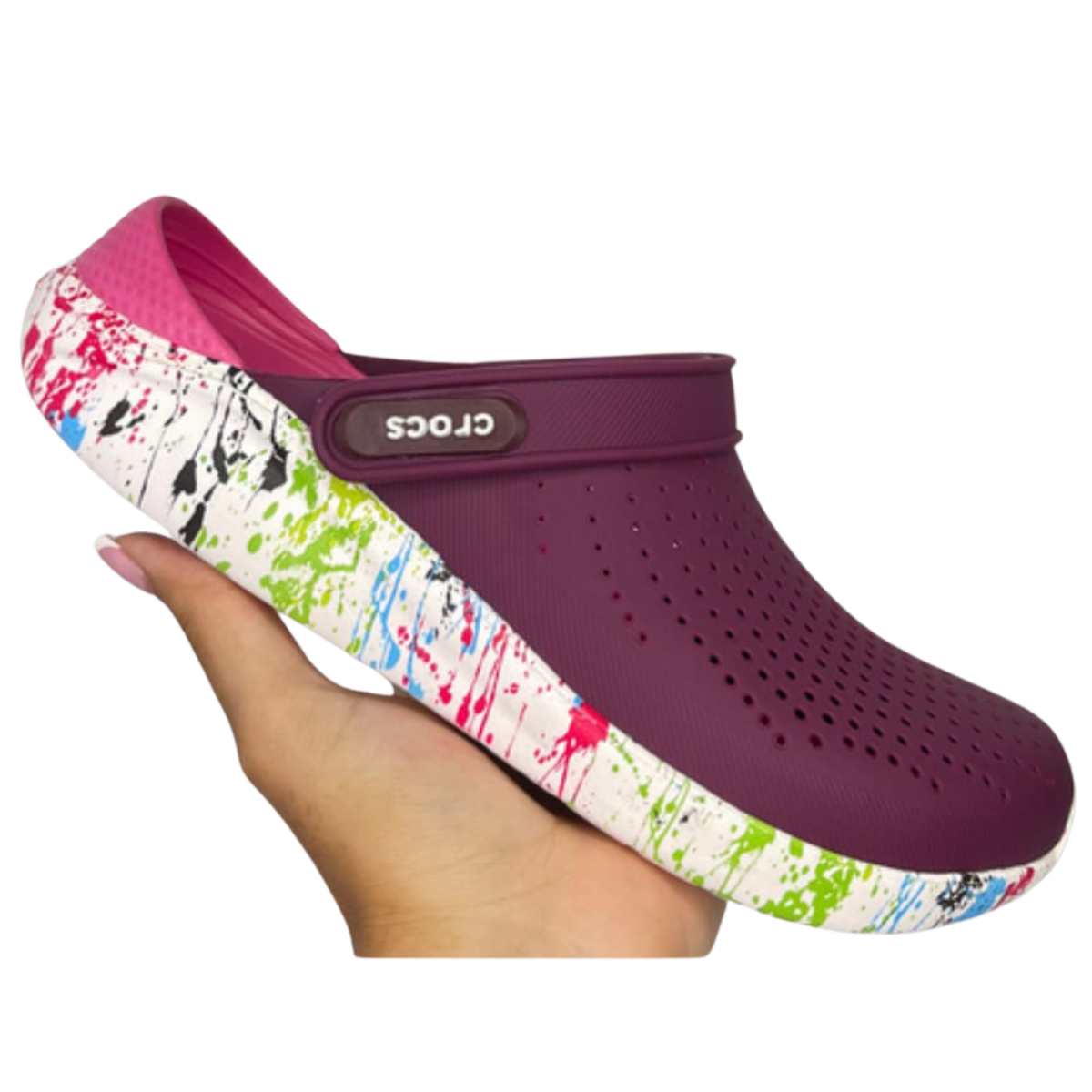 CROCS LITERIDE CHISPAS MUJER: Comodidad y Estilo para tus Pies Las CROCS LITERIDE CHISPAS MUJER son la opción perfecta para quienes buscan comodidad y estilo en su calzado. Si estás buscando un par de Crocs que se adapten a tu estilo de vida, en Onlineshoppingcenterg te contamos todo lo que necesitas saber antes de comprarlas.  ¿Por qué elegir CROCS LITERIDE CHISPAS MUJER? Las CROCS LITERIDE CHISPAS MUJER no solo destacan por su diseño moderno, sino también por la tecnología LiteRide™, que ofrece una increíble amortiguación. Esta tecnología ha sido desarrollada pensando en la máxima comodidad de los pies, ideal para largos días de uso o actividades al aire libre.  Beneficios de las CROCS LITERIDE CHISPAS MUJER Comodidad extrema: La espuma LiteRide™ es más suave que la tradicional, ofreciendo un soporte único. Esta característica también está presente en las Crocs LiteRide hombre y las Crocs LiteRide niño. Estilo versátil: Con detalles brillantes y un diseño atractivo, las Crocs Literide mujer son perfectas para cualquier ocasión, ya sea para usarlas en casa o durante una salida casual. Ligereza y durabilidad: Son ligeras y muy resistentes, haciéndolas perfectas para cualquier temporada, incluidas las Crocs invierno mujer. Variedad de opciones en CROCS LITERIDE MUJER En Onlineshoppingcenterg ofrecemos una amplia gama de modelos para todas las preferencias. Aquí algunas de las opciones más populares:  Modelos destacados Crocs Literide 360 mujer: Este modelo es una evolución de las clásicas Literide, con mayor soporte y ajuste ergonómico. Crocs para mujer con plataforma: Si prefieres algo de altura, estas crocs mujer plataforma son la opción ideal, sin perder la comodidad. Crocs mujer oferta: En nuestra tienda siempre encontrarás promociones para conseguir tus Crocs favoritas al mejor precio.